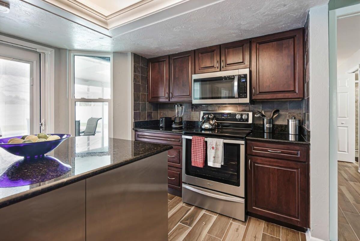 Charming Luxury Heated Pool Cape Coral